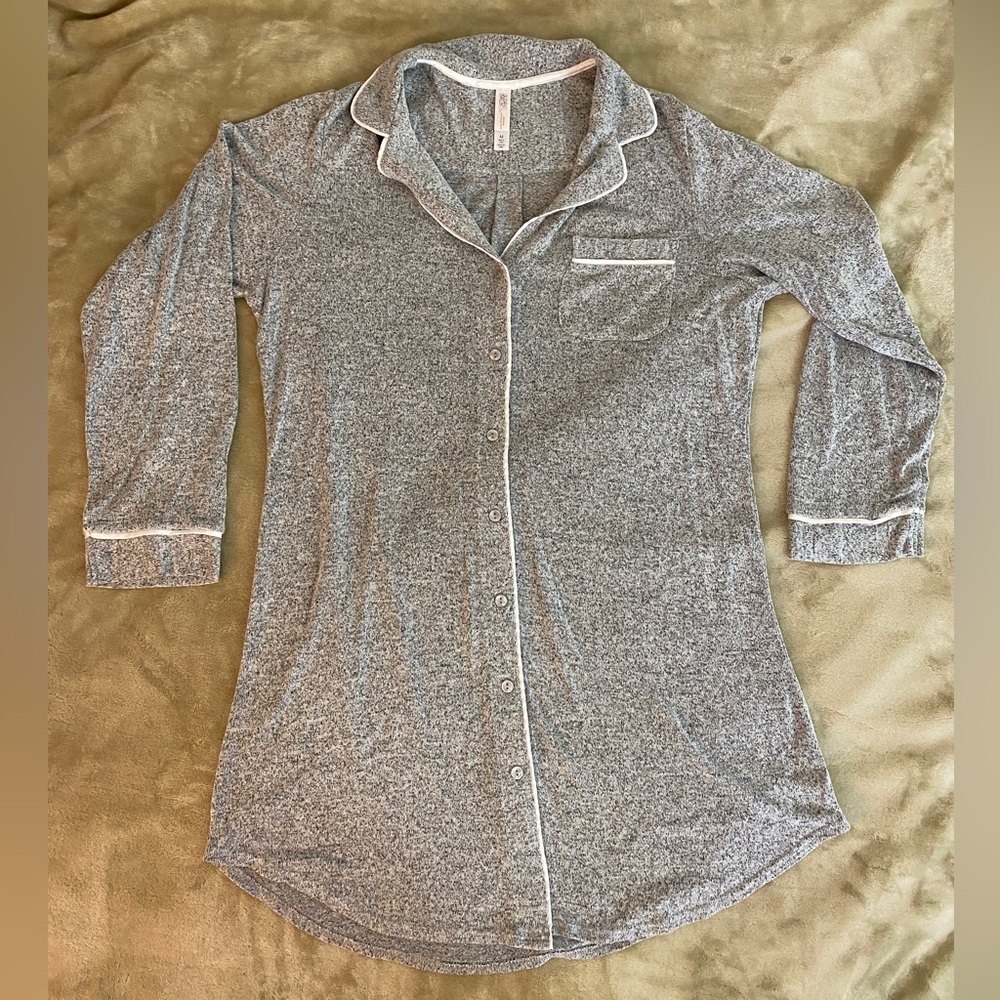 NWOT Women’s Cozy Sleep Shirt Pajamas / loungewear size Medium.